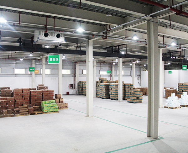 倉(cāng)庫(kù)內(nèi)景